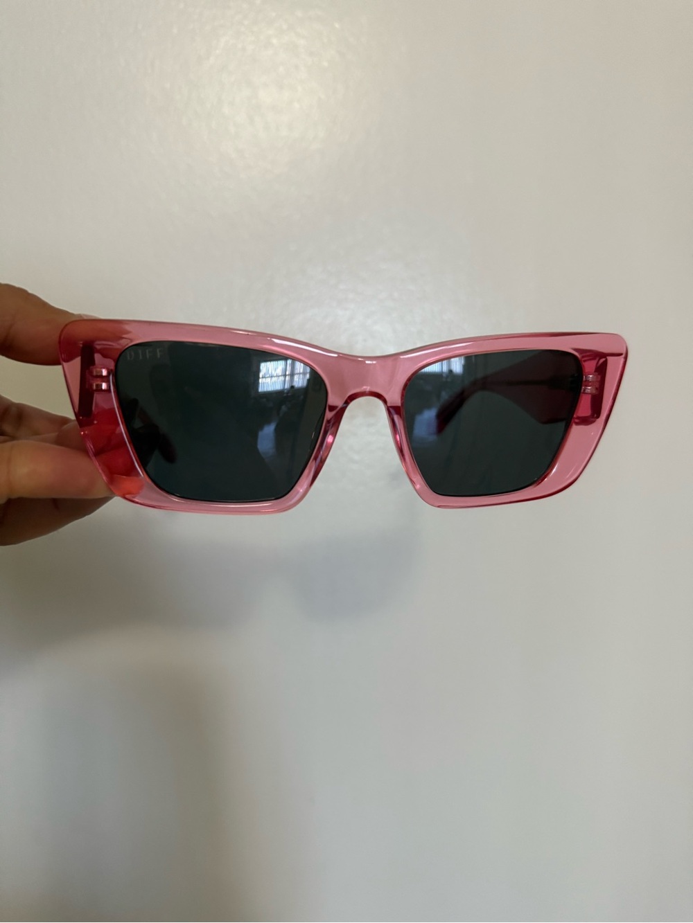 BRAND NEW -Diff Eyewear Pink Cat-Eye Sunglasses with Dark Lenses